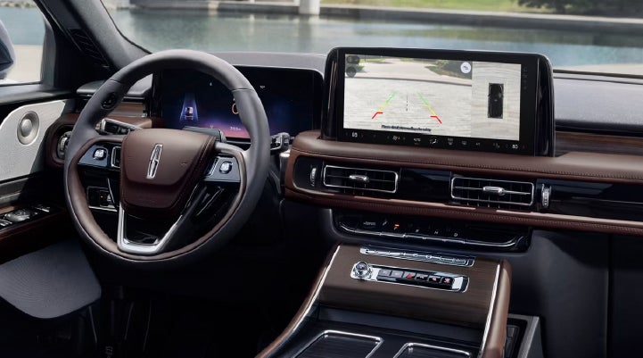 The backup camera of the 2027 Lincoln Aviator® SUV is displayed on screen. | Zeigler Lincoln of Kalamazoo in Kalamazoo MI